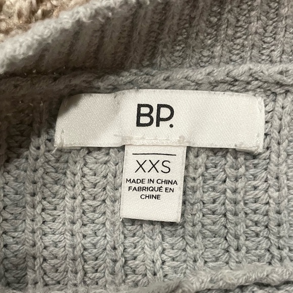 Cropped Sweater - Picture 4 of 6